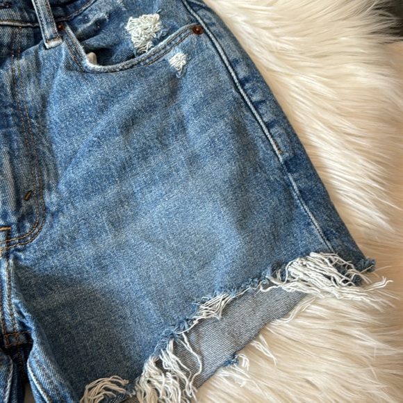 A b e r c r o m b i e & F i t c h • High rise 4” denim cutoff short - Picture 2 of 7